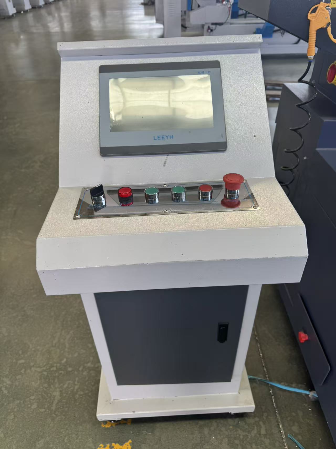 4M CNC 드릴링 및 밀링 머시닝 센터