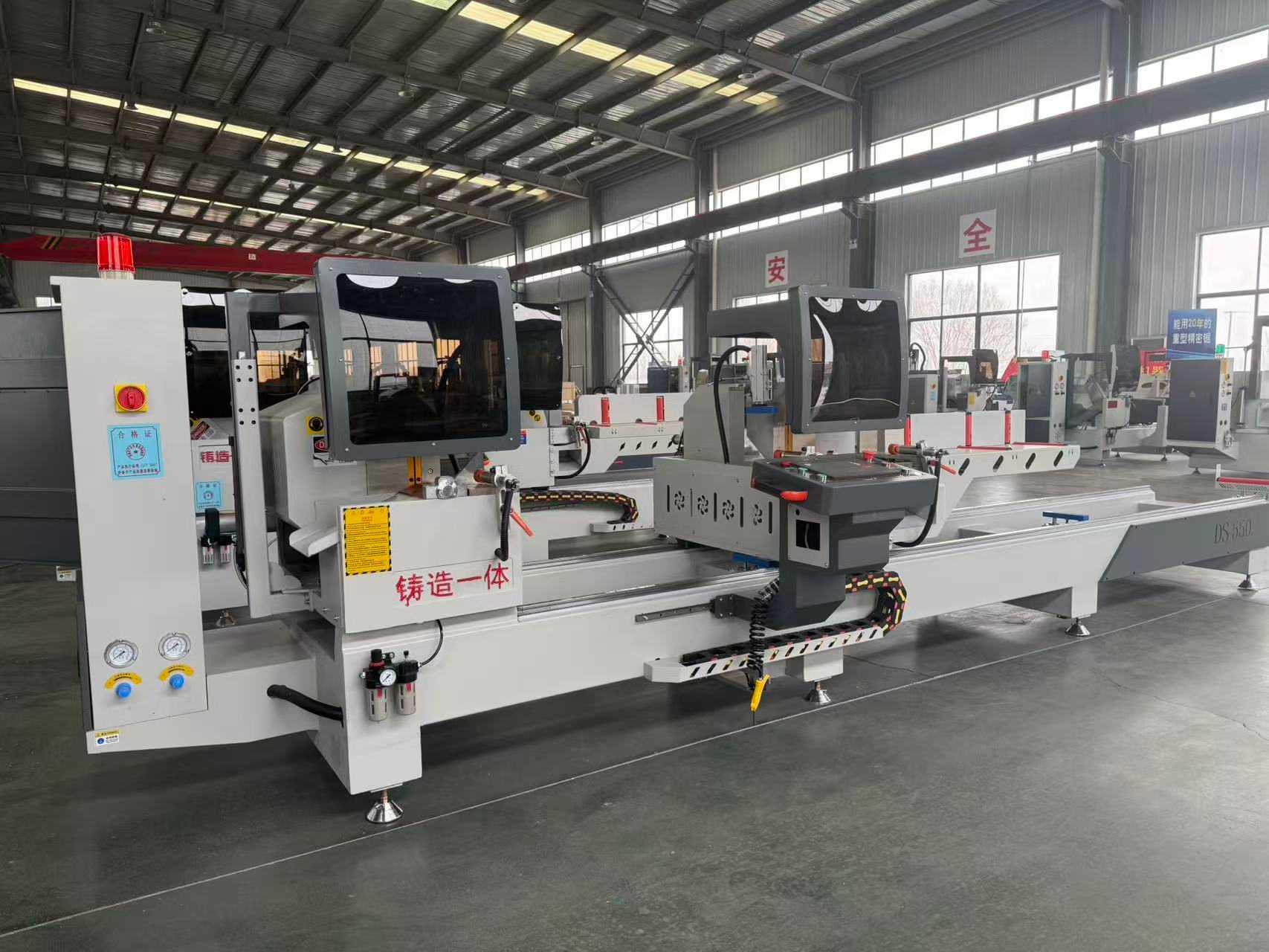 550 CNC 내부 회전 45도 및 90도 정밀 톱