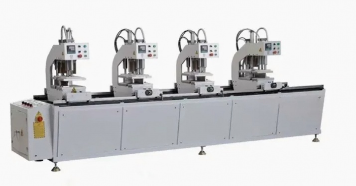 직업적인 PVC UPVC 다채로운 Windows 단면도 4개의 서보 제어되는 머리를 가진 CNC 이음새가 없는 용접 기계